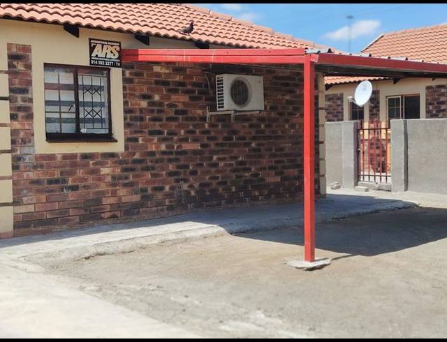 3 BEDROOM HOUSE FOR SALE IN SERALENG